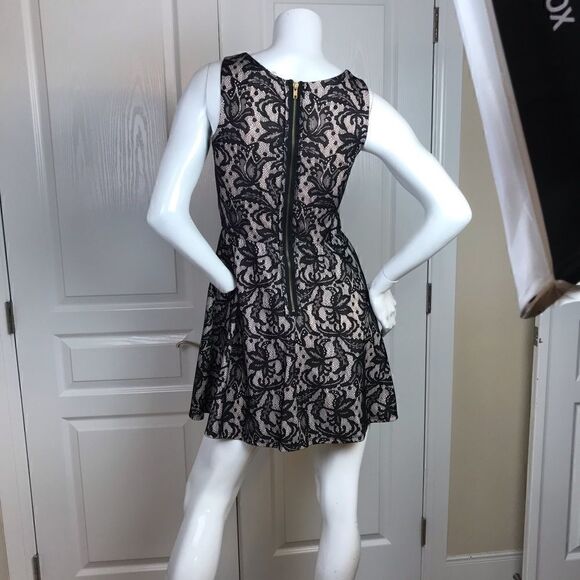 💚 C24- Cute lacey dress with nudetone underlining - Picture 3 of 4